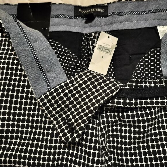 Banana Republic 5 Inch Shorts - Picture 3 of 3